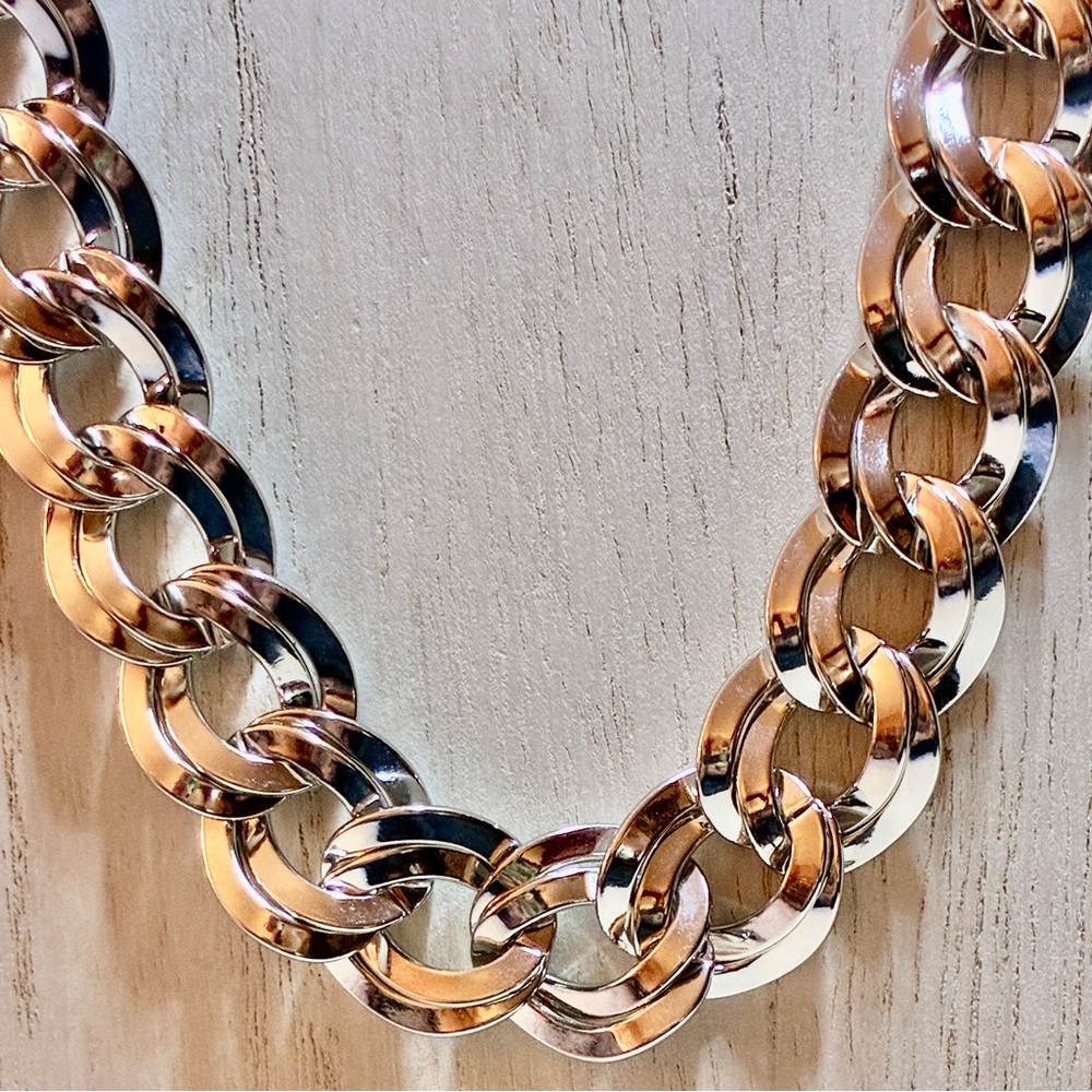 Vintage Signed “MONET” Heavy Chain-linked Necklace in a Silver Tone Setting - Picture 8 of 12